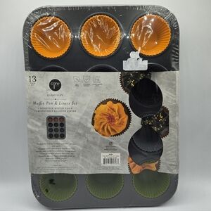 Core Kitchen Halloween Vintage Spooky Everyday Muffin Cupcake Pan with Liners